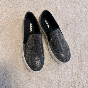 Women’s 8.5 soda slip ons black sequin